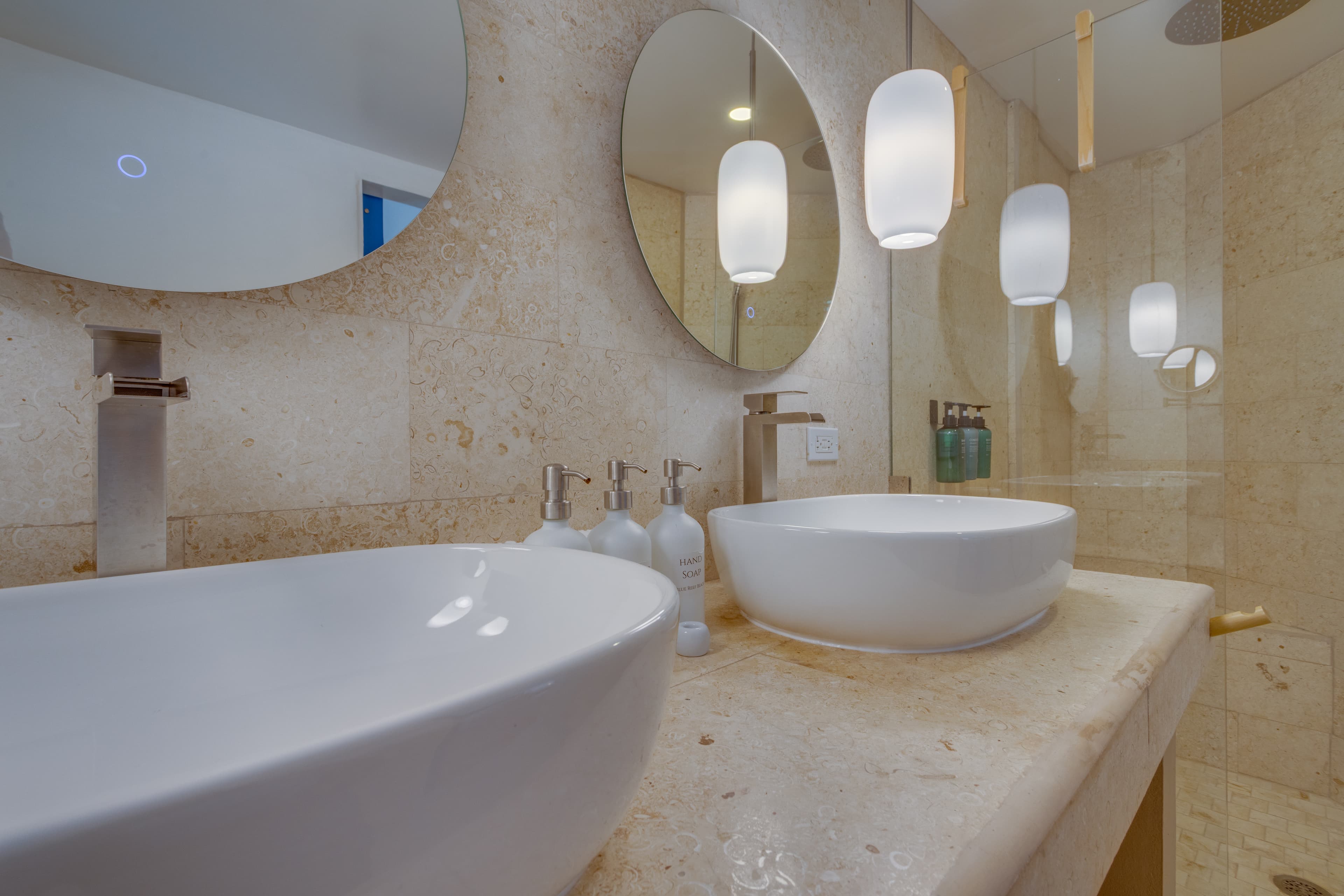 Double vanity with backlit anti-fog mirrors